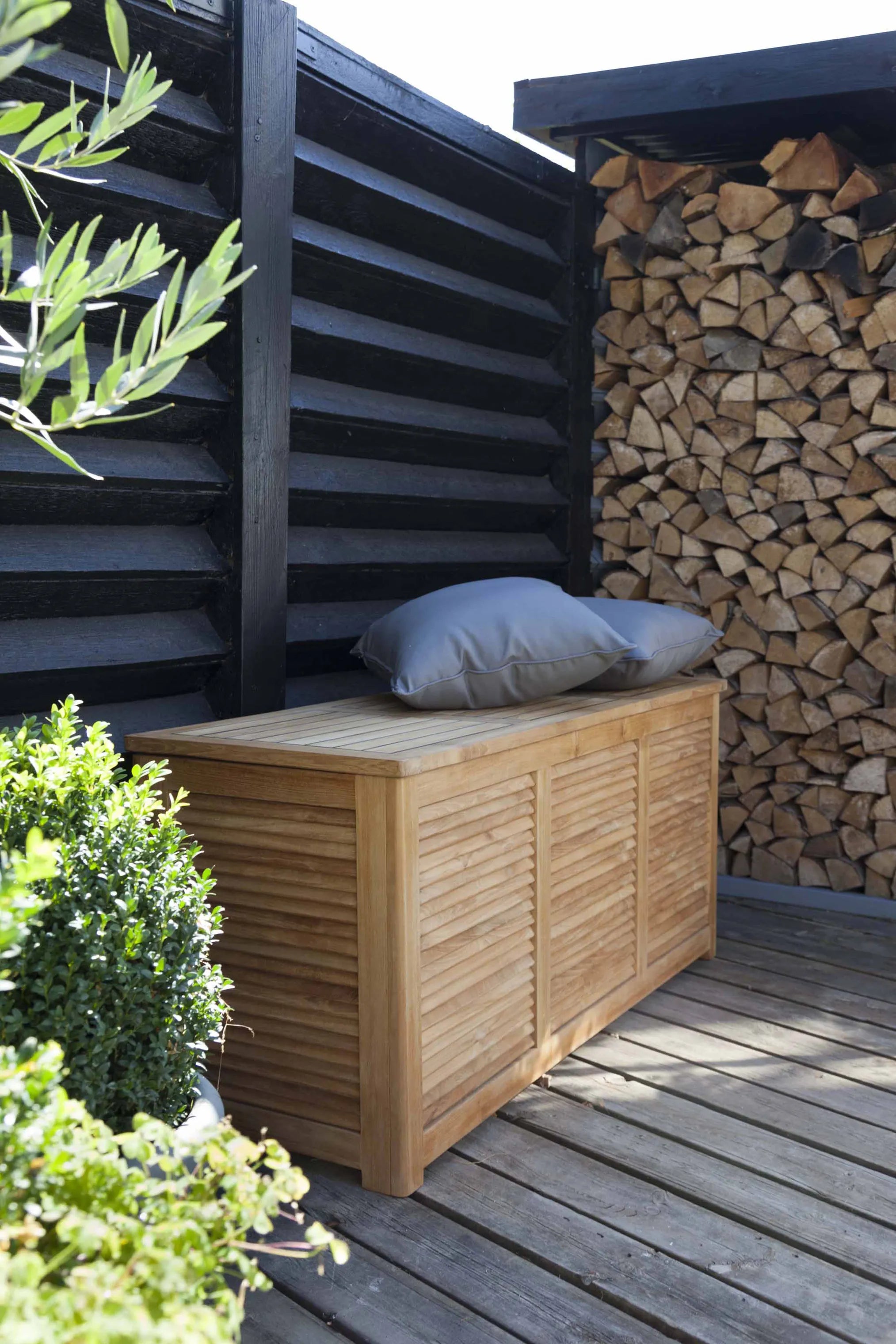  Outdoor/Indoor Louver Hyndeboks